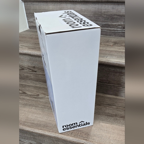 Room essentials floor lamp new in box - Picture 3 of 4